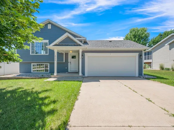 2906 Zenith Ave, Spirit Lake, IA 51360