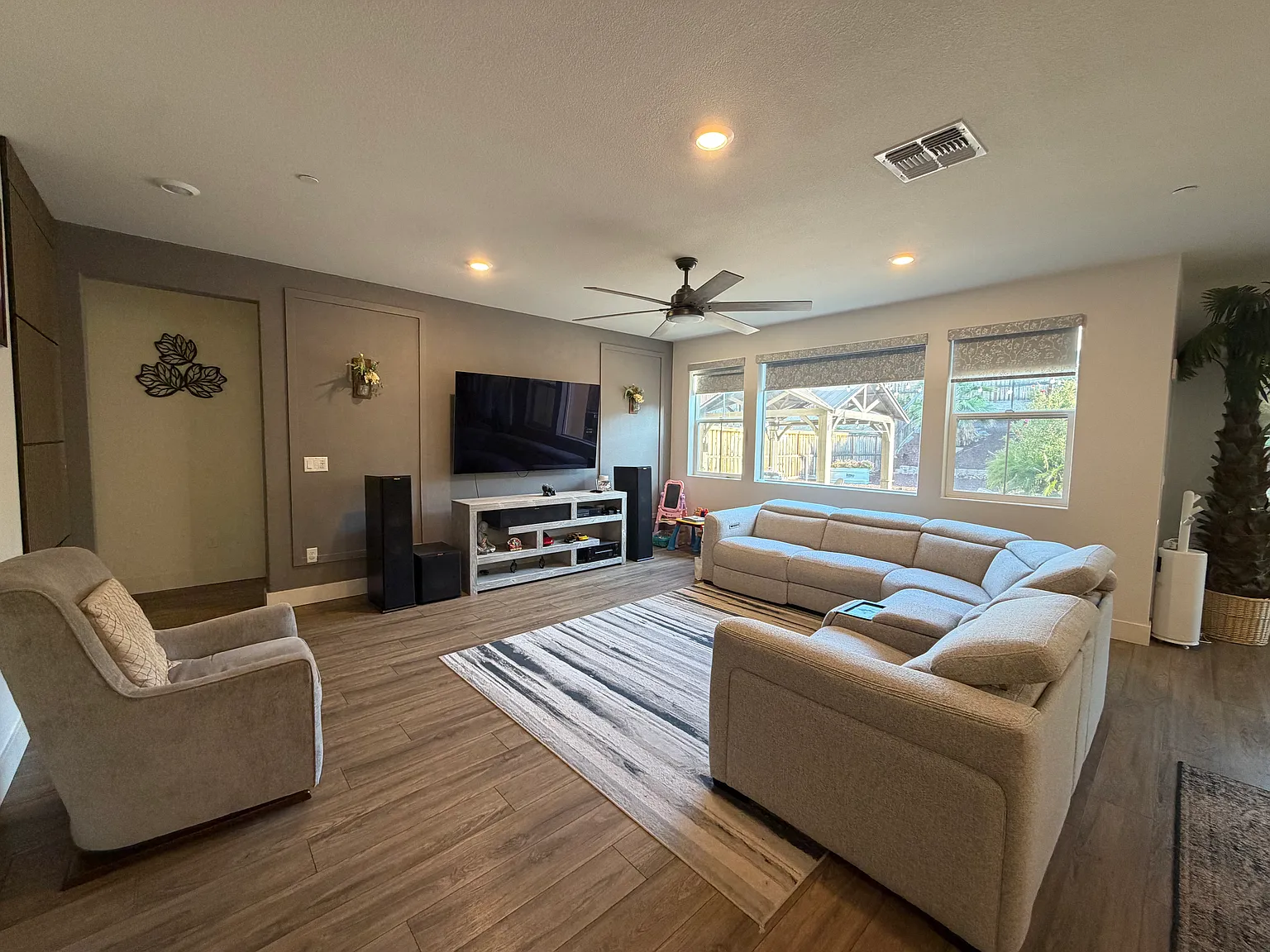 5 bed, 3.5 bath, 3266 sqft, $3,800 — Photo 2
