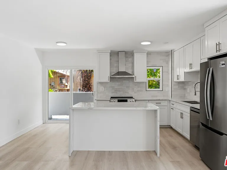 929 N Stanley Ave #2 — Photo 7