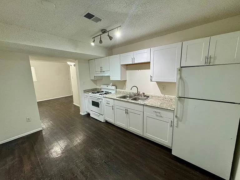 1550 Kendall St — Photo 10