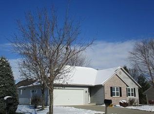 804 Oakwood Ln, Watertown, WI 53094