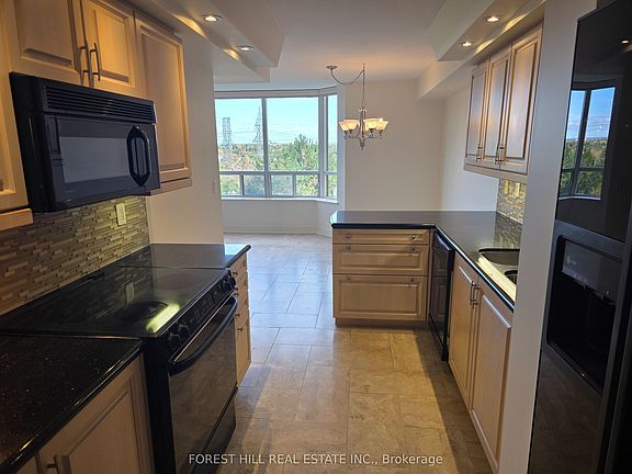 5th image of 89 Skymark Dr #609
