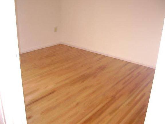 4th image of 901 Knollwood Dr