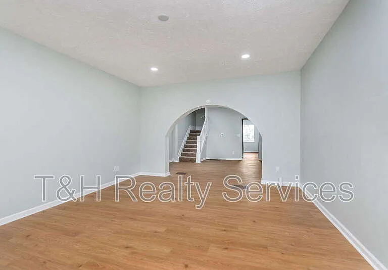 326 Jefferson Ave — Photo 6