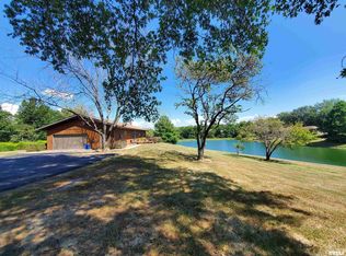 868 Boskydell Rd, Carbondale, IL 62902