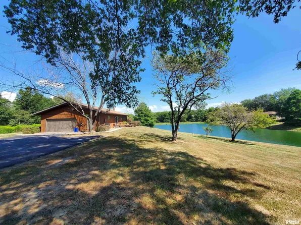 868 Boskydell Rd, Carbondale, IL 62902