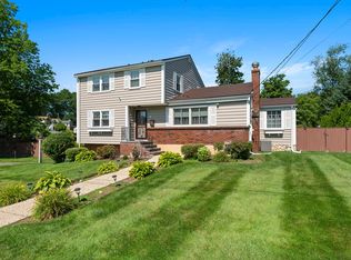 7 Fabens St, Saugus, MA 01906