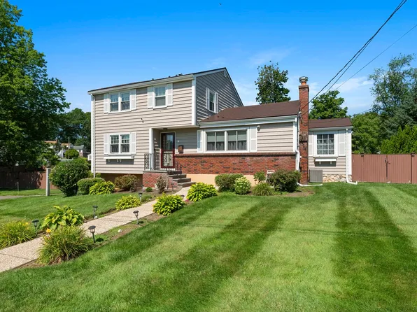 7 Fabens St, Saugus, MA 01906