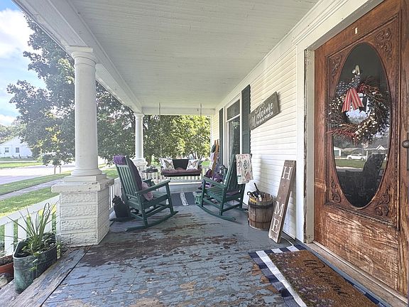 3rd image of 263 N Oak St