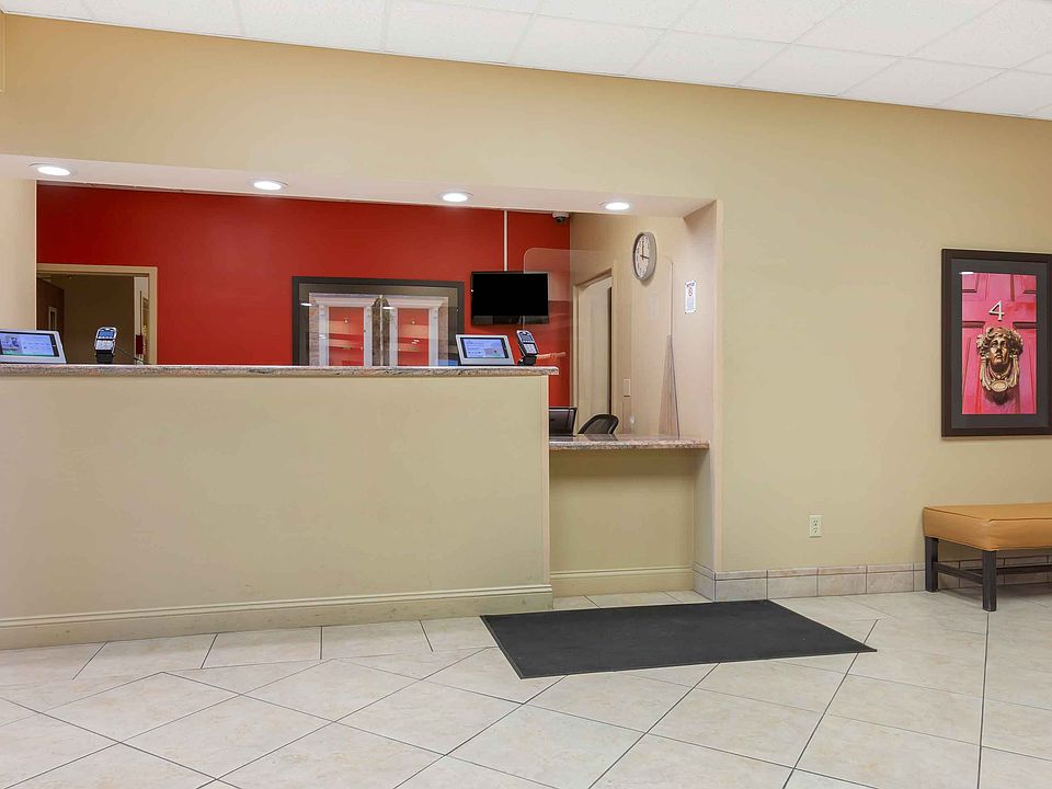 Lobby and Guest Check-in
