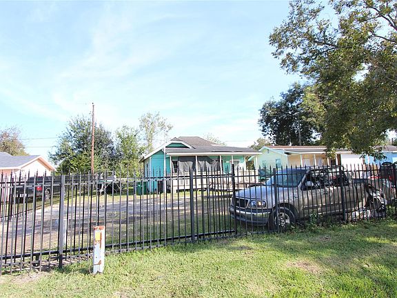 5th image of 7622 West St