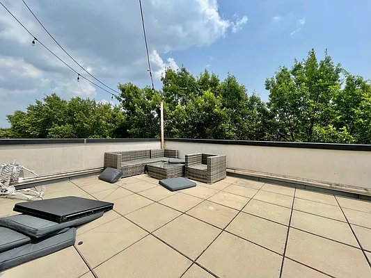 Rented by ERNY LLC | media 59