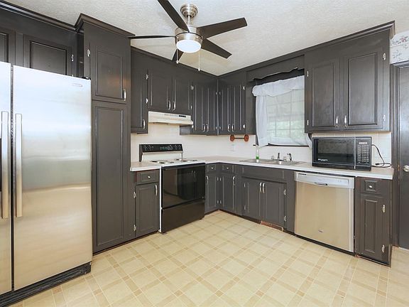 5th image of 403 Deborah Dr