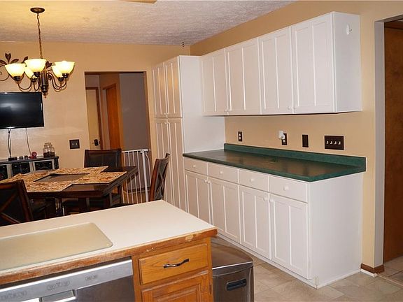 5th image of 20 Hickory Way