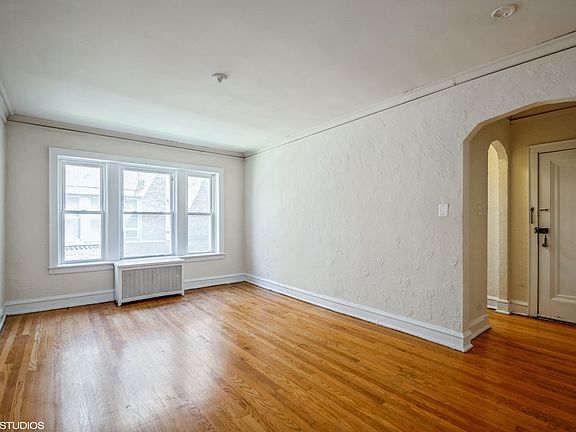 2nd image of 5419 W Montrose Ave #5425-N2