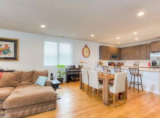 693 N Peoria St APT 4N, Chicago, IL 60642