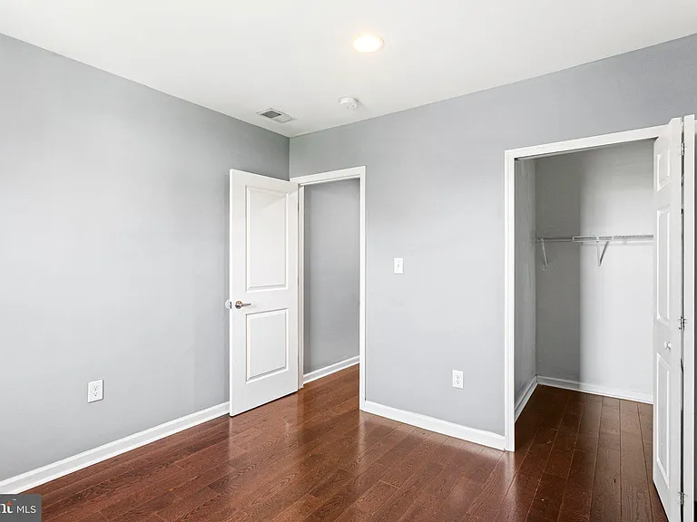 2209 E Huntingdon St — Photo 7