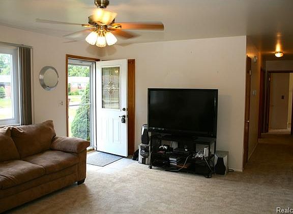 2nd image of 11047 Nita Ct