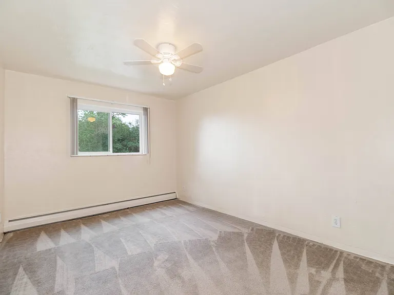 Nevada Villa Apartments — Photo 16