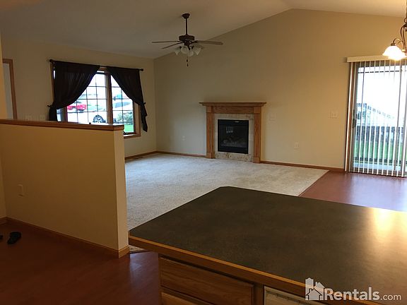 3rd image of 1011 Tamarack Pl