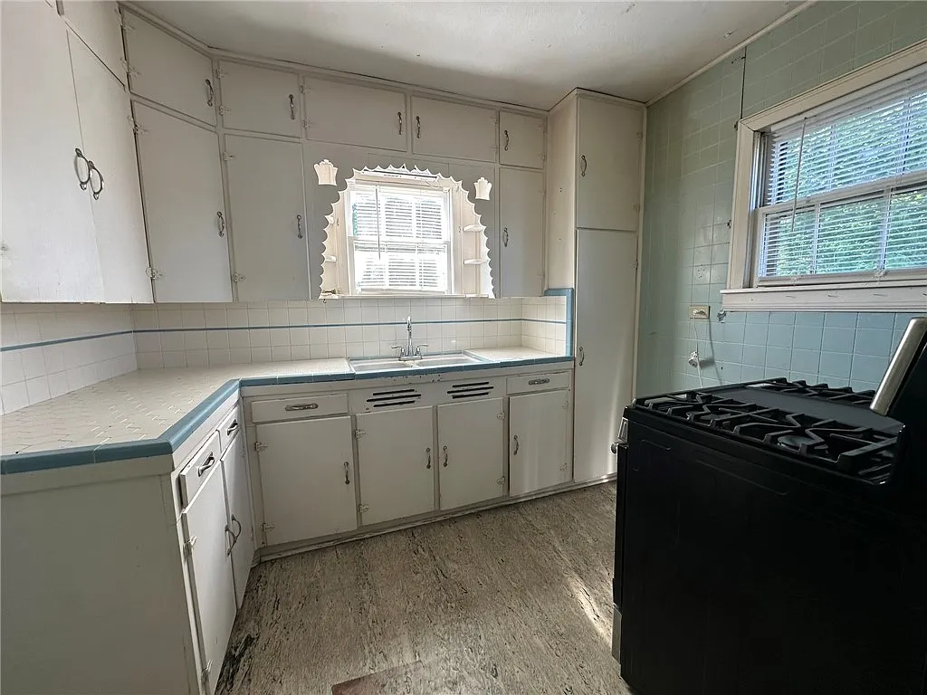 2 bed, 1.0 bath, 3180 sqft, $600 — Photo 2