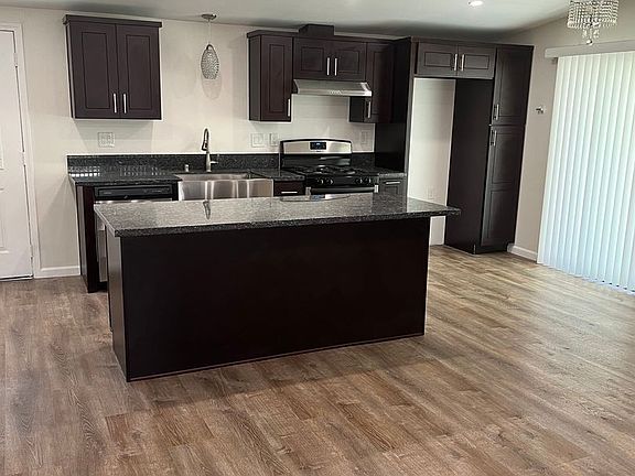 3rd image of 1501 N Sunset Ave