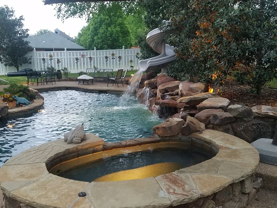 1st image of 2614 Vistaview Dr