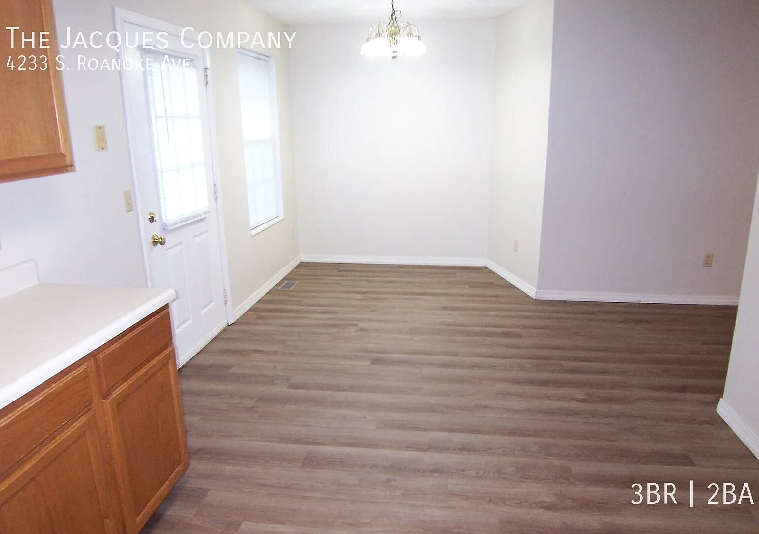 3 Bedroom 2 Bath 2 Car Garage Across the Street from a Park w/Jog Trail — Photo 4