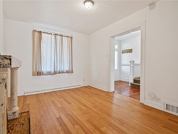 5th image of 107 Craighead St