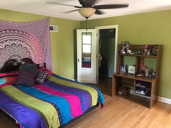 Lg walk-in closet 1 in view