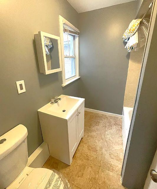 2nd image of 39 Maple Ave APT 2