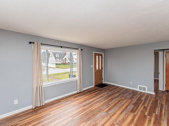 4th image of 2666 10th St