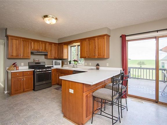 3rd image of 35 Shannon Cres
