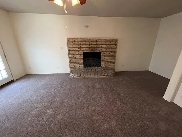 304 Oak St — Photo 4