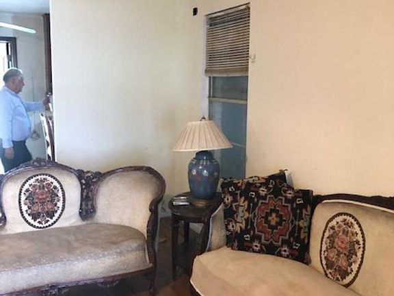 3rd image of 1504 E Los Ebanos Blvd