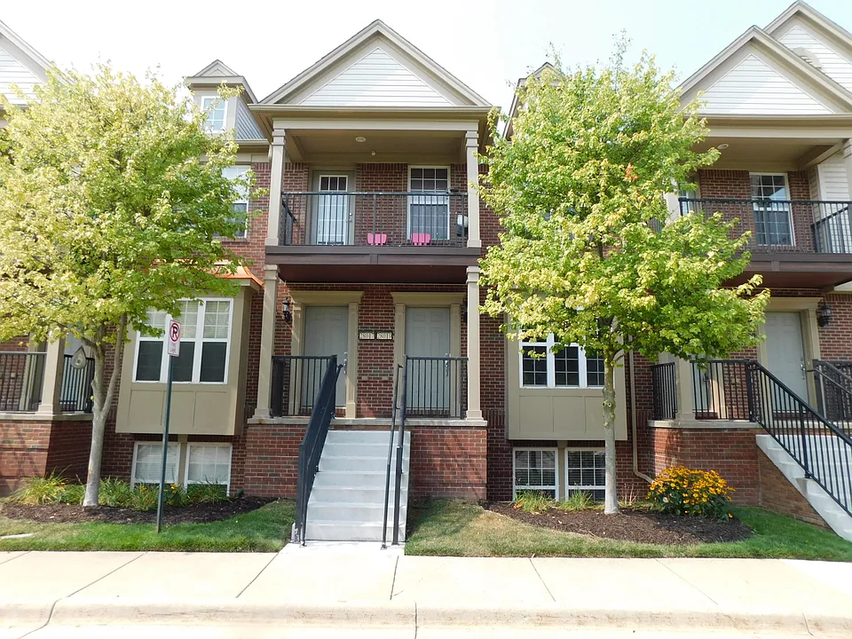 28019 Hopkins Dr #67
