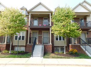 28019 Hopkins Dr #67, Novi, MI 48377