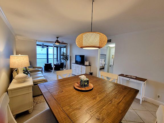 5th image of 111 Lake Emerald Dr APT 406