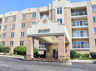 2240 S Grace St APT 107, Lombard, IL 60148