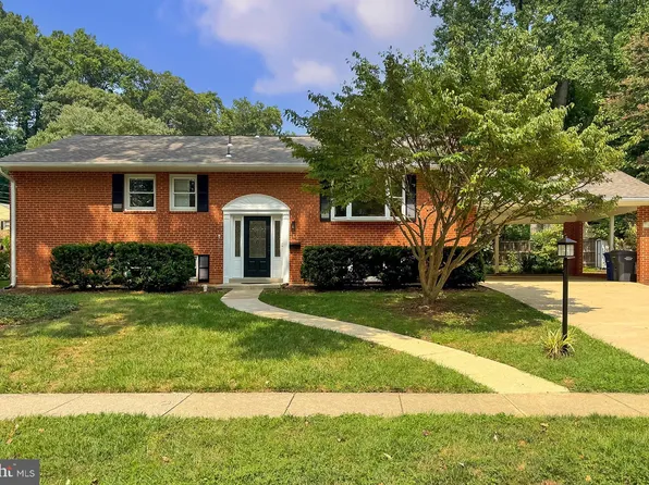 7504 Fairwood Ln, Falls Church, VA 22046