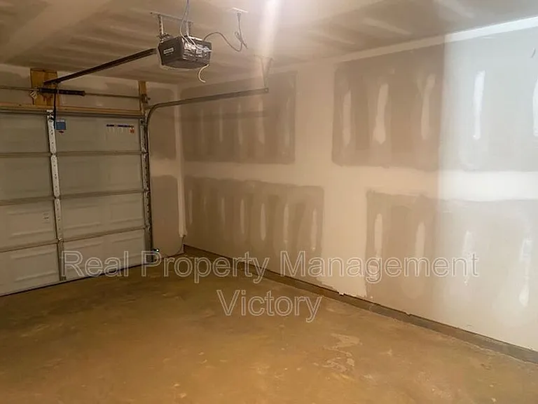 122 Marina Dr — Photo 3