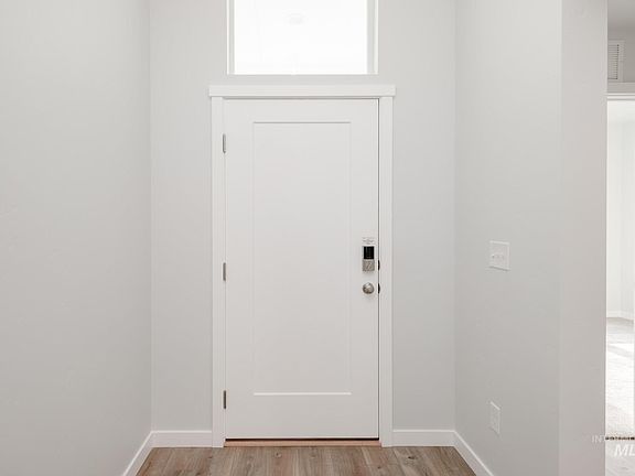 3rd image of 3806 E Syracuse St