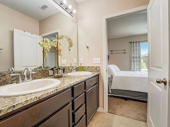 3rd image of 8709 Daydream St