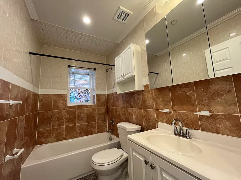 377 Danforth Ave #1R — Photo 5