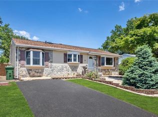 35 Cypress Dr, Parlin, NJ 08859