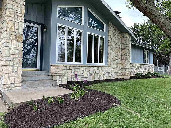 3rd image of 1914 Crescent Dr