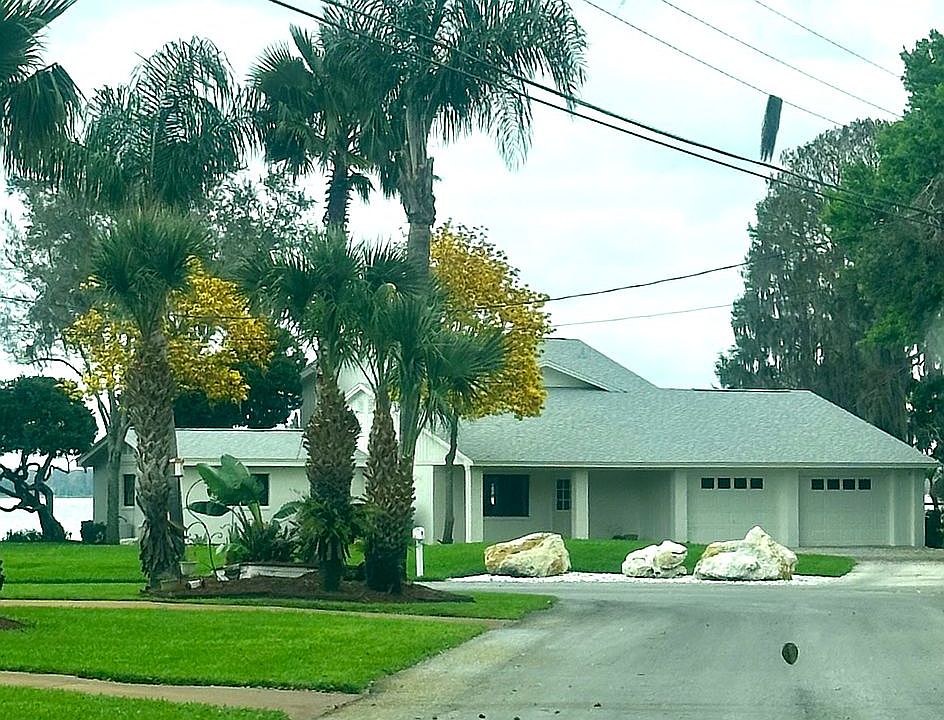 1st image of 999 Edgewater Dr
