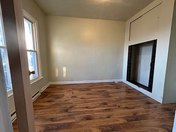 4th image of 328 E 1st St #1