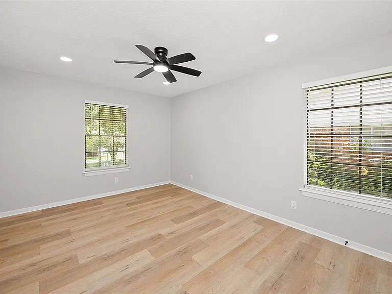 1803 S Park St — Photo 15