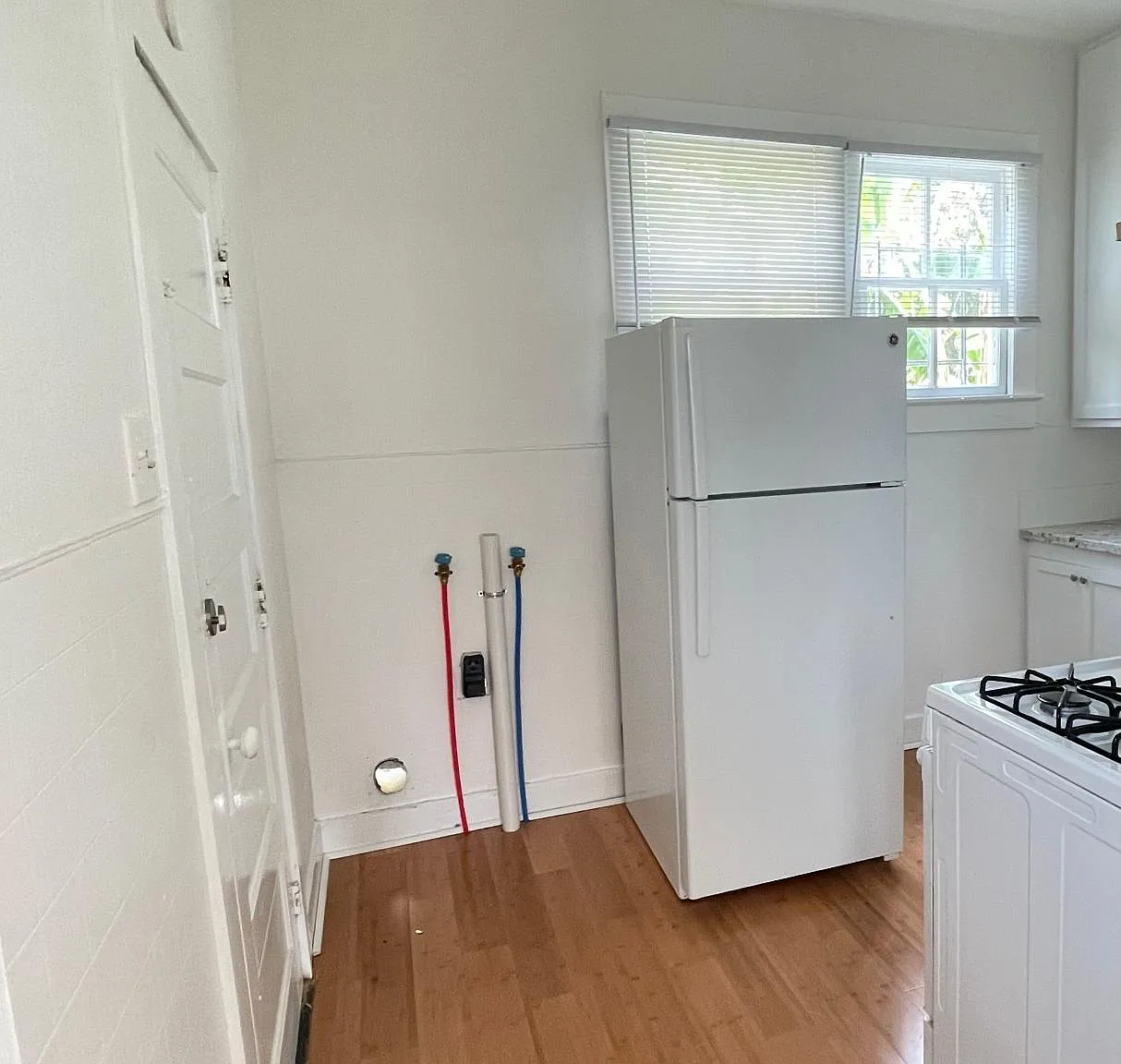 824 Costello Ln — Photo 4